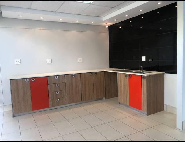81M² RETAIL TO LET IN SANDTON CENTRAL